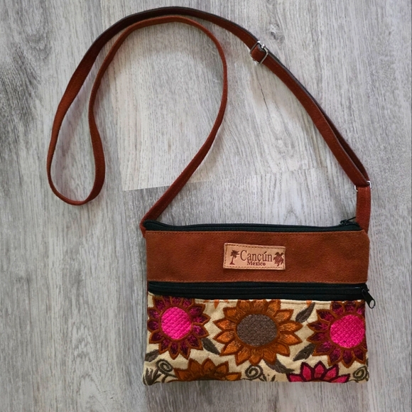 NWOT Cancun Mexico Crossbody/Shoulder Bag Purse Embroidered Tan Suede feel - Picture 1 of 5